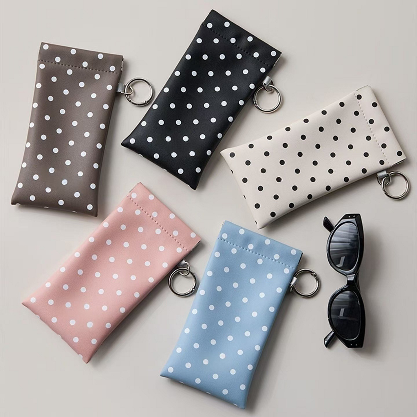 حافظة نظارات منقطة مع سلسلة مف - مراجعة Travel Accessories Pouch For Women وسعره