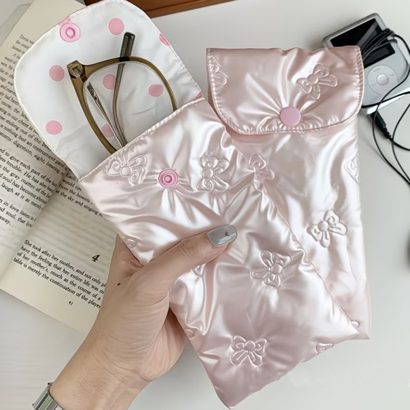 حافظة نظارات جلدية بتصميم قلب  - مراجعة Travel Accessories Pouch For Women وسعره