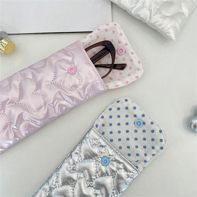 حافظة نظارات جلدية بتصميم قلب  - مراجعة Travel Accessories Pouch For Women وسعره